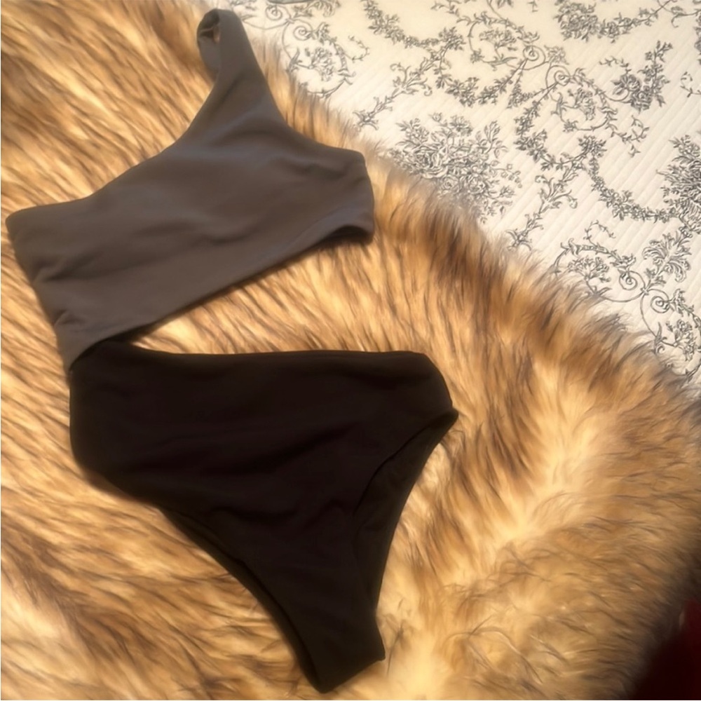 SHEIN Gray and Black One Shoulder One Piece Swimsuit
